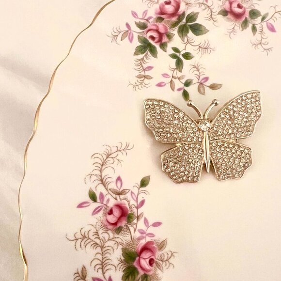 🧷🦋Rhinestone Butterfly Vintage-Inspired Brooch Pin - Sparkly, Elegant, Classic - Picture 2 of 4